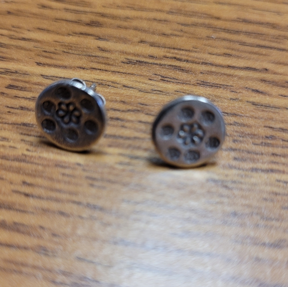 Sundance  sterling silver jewelry stylized  floral post earrings